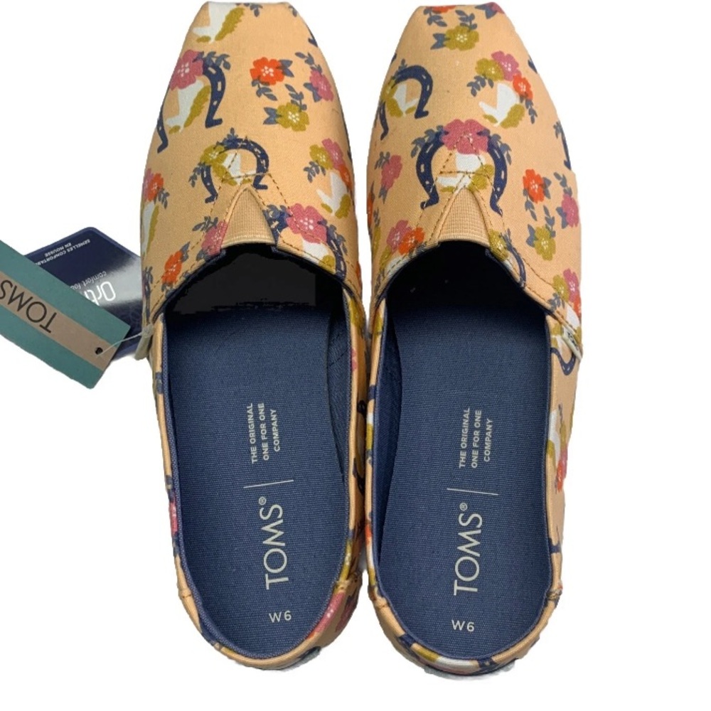 WOMENS TOMS ALPARGATA NWT Apricot floral horses print slip on shoes- Size 6